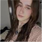 Me defino como a una persona con ganas de aprender y de enseñar, estoy estudiando tercer año de psicología.