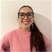 Estudiante de derecho titulada en Bachillerato Social. 
Experiencia previa como profesora particular y grupal. 