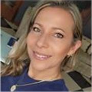 Maestra de educación infantil preparada para atender a niños