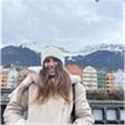 materie umanistiche fino alle superiori e spagnolo fino alle medie.
Diploma in scienze umane 
Frequentò comunicazione in univr 

