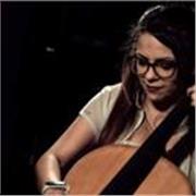 Docente especialista en música para niños, jóvenes y adultos en instrumentos de cuerda, canto, piano entre otros