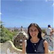 Laureanda in scienze biologiche, diplomata al liceo classico tradizionale e in possesso di certificato Cambridge First livello C1