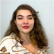 Profesora que imparte clases sobre el arte, (dibujo, pintura,etx) a niñxs online o presencial