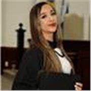 Professora de redação com foco em concursos e ENEM