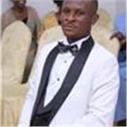 Journaliste et communicant de profession, enseignant en anglais