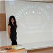 Maestra de Humanidades, historia, arte, cultura, literatura y Lengua. Además de idiomas como Italiano, Francés, Gallego,...