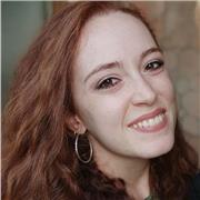 Diplomata in lingue e laureata in servizio sociale impartisce lezioni di inglese a ragazzi di scuole elementari/medie/superiori