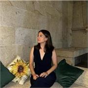 Portuguesa, con estudios en España (Galicia). Estudiante con tiempo libre para dedicar a mis alumnos.