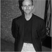 Soy profesor de inglés que va más allá de gramática y vocabulario, integrando creatividad, historias y emociones para desarrollar 