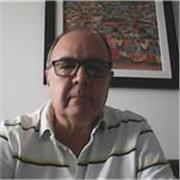 Maestro con experiencia en clases presenciales y conferencias