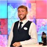 Profesor de Inglés imparte clases a niños de todas las edades