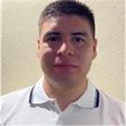 Profesor de filosofía imparte clase a personas de todas las edades