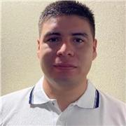 Profesor de filosofía imparte clase a personas de todas las edades