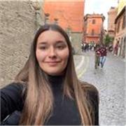 Profesora de inglés apta para enseñar a estudiantes en Primaria, la ESO y Bachillerato. Apoyo para reforzar francés también. 