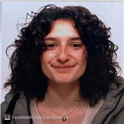 Pedagoga profesional que imparte clases de apoyo y refuerzo a niños de primaria