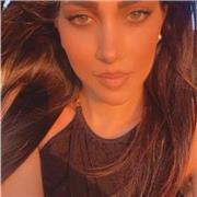 Ragazza giovane appassionata delle Lingue con ottimo rapporto con ragazzi e bambini