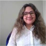 Profesora especialista en lectoescritura para educación básica