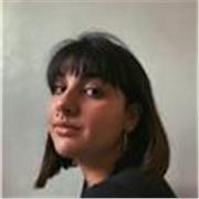 studentessa con certificazioni C1 Cambridge Advanced
