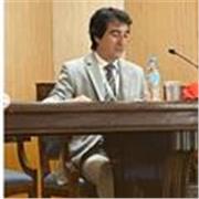 Profesor de Derecho, con amplia experiencia