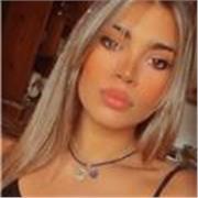 Laureanda in scienze politiche impartisce lezioni di diritto a studenti di scuole superiori