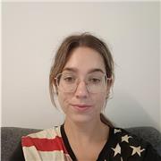 Me llamo Elsa, y me gustaría dar clases de Inglés, tanto para niños como para adultos. 
Estas clases podría darlas tanto de manera online como presencial, pero preferiblemente online, ya que continúo cursando mis clases en la universidad (estudio Psicolog