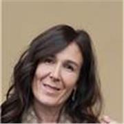 Laureata in Lingue straniere, diploma di High School negli USA, impartisce lezioni di inglese elementari, medie e superiori