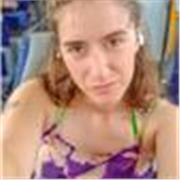 Me apasiona la danza del vientre, empezé siendo alumna de danza estilo BollyWood y actualmente entreno perfeccionando arabesque.