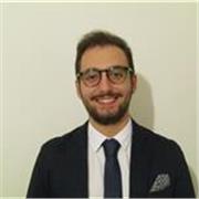 Consulente bancario, Laureato in Economics e in Economia e commercio 