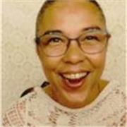 Profesora apta para todas las edades y niveles.