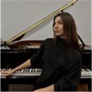 Profesora de Piano y lenguaje musical, con certificado de formación en psicopedagogía y una experiencia de 4 años en enseñanzas. 