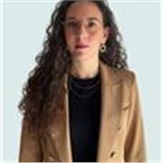 Studentessa neolaureata in studi italo-francesi. Offro corsi di francese di vario livello in seguito ad anni di studio in Francia.
