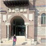 Soy acompañante terapéutico y docente universitaria. 
Materias vinculada a las ciencias sociales.  