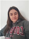 Estudiante de magisterio da clases particulares a niños y niñas de infantil y primaria