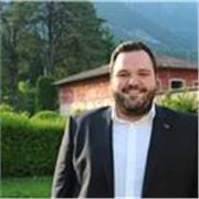 Diplomato in Ragioneria e Laureando in Diritto (Giurisprudenza)