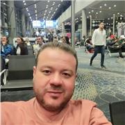 Profesor de Español nativo, excelente manejo del idioma, aprende rápido y fácil. Profesor de contabilidad, excelente conocimiento y manejo