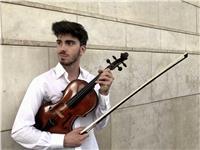 Titulado en la carrera de interpretación musical y máster orquestal ofrece clases particulares de viola, teoría musical y solfeo