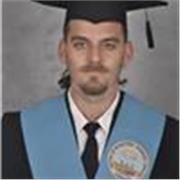 Maestro de primaria que abarca todas las asignaturas de este rango de edad, también infantil, 1 y 2 de la ESO