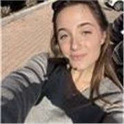 Studentessa universitaria uscita dal liceo con 100
