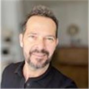 Spanish Actor teaches English students