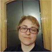 Profesora de inglés imparte clases a estudiantes de educación secundaria y formación profesional