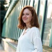 Coach certifiée, autrice, comédienne et coach comédiens, je vous accompagne sur vos pitch, storytelling, oraux et  entretiens. 