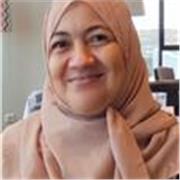 Professeure  de français langue étrangère donne des cours de français à distance. 