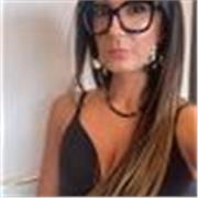 Avvocato impartisce lezioni di diritto a ragazzi