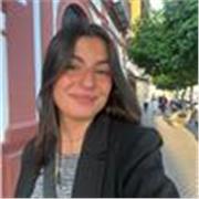 Graduada en Administración y Dirección de Empresas en la UPO, y máster en Pedagogía Montessori. Experiencia de Nanni y maestra