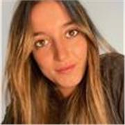 Titulada en Farmacia, profesora de química y biología 