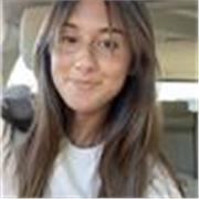 tutor di inglese con certificazione b 2 che impartisce lezioni online private a bambini dai 6 ai 15 anni di età