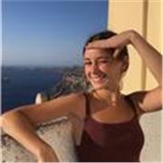 Tengo 21 años y soy estudiante de derecho. En mi tiempo libre siempre me ha gustado dar clases, me lo paso súper bien enseñando y me resulta súper gratificante, he enseñado economia, lengua y literatura, historia, inglés etc. Me encantan los niños pequeño