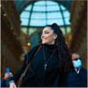 Ciao! Sono giorgia 27 anni e italiana. 
Domino 4 lingue tra cui: portoghese, italiano, inglese e spagnolo. 
Sono a disposizione di insegnare la lingua italiana a chiunque vorrebbe impararla in una maniera divertita, rapida e efficace!