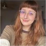 Graduada de la Universidad de Maastricht (Países Bajos) y con Certificado Cambridge C1 imparte clases de inglés para todas las edades y niveles