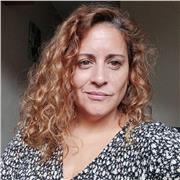 ¡Hola! Soy escritora, me encantan los libros y la literatura. Soy una apasionada de la literatura infantil y juvenil y para mí sería un auténtico placer ayudar a tu hijo o hija a familiarizarse o incluso apasionarse por la literatura y la lengua. También